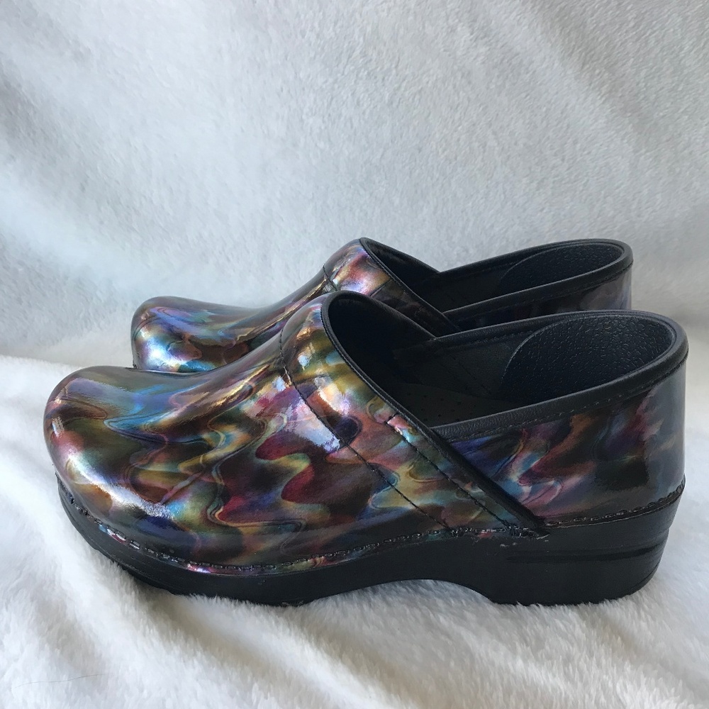 BNWOT Dansko | Multi Ripple Patent Leather Clog